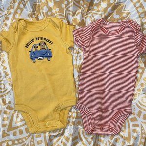 Set of 2 Carter's - Newborn size - Onesies